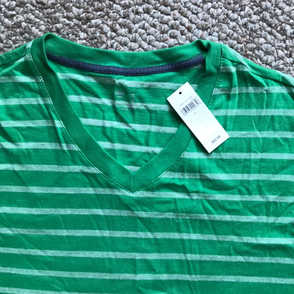 NWT men’s gap tee shirt - Picture 3 of 4
